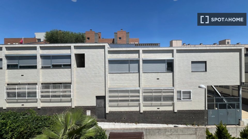 Double room Madrid, 5 beds — photo 23