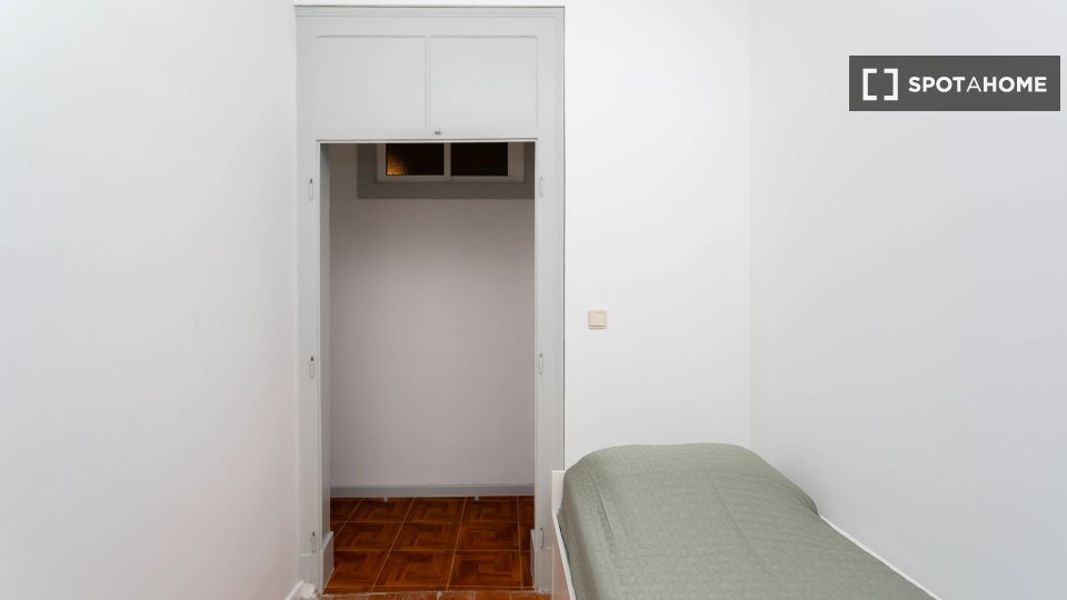 Double room Lisbon, 5 beds — photo 3