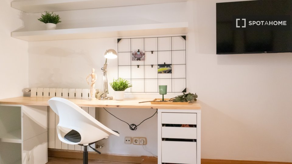 Double room Madrid, 6 beds, 140m² — photo 22