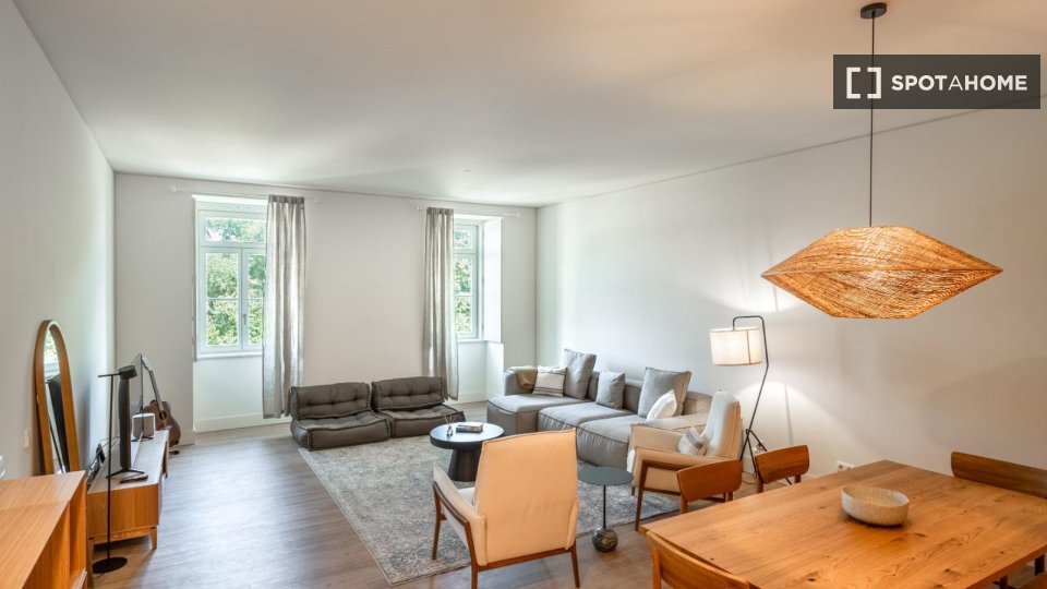 Apartment Lisbon, 2 beds, 136m² — photo 10