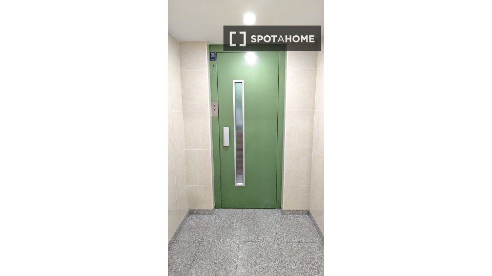 Double room Madrid, 1 bed — photo 6