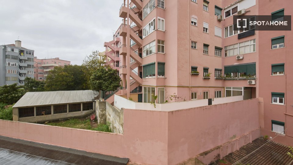 Double room Lisbon, 6 beds — photo 16
