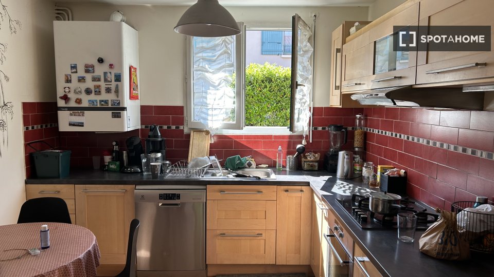 Double room Lyon, 5 beds, 115m² — photo 2