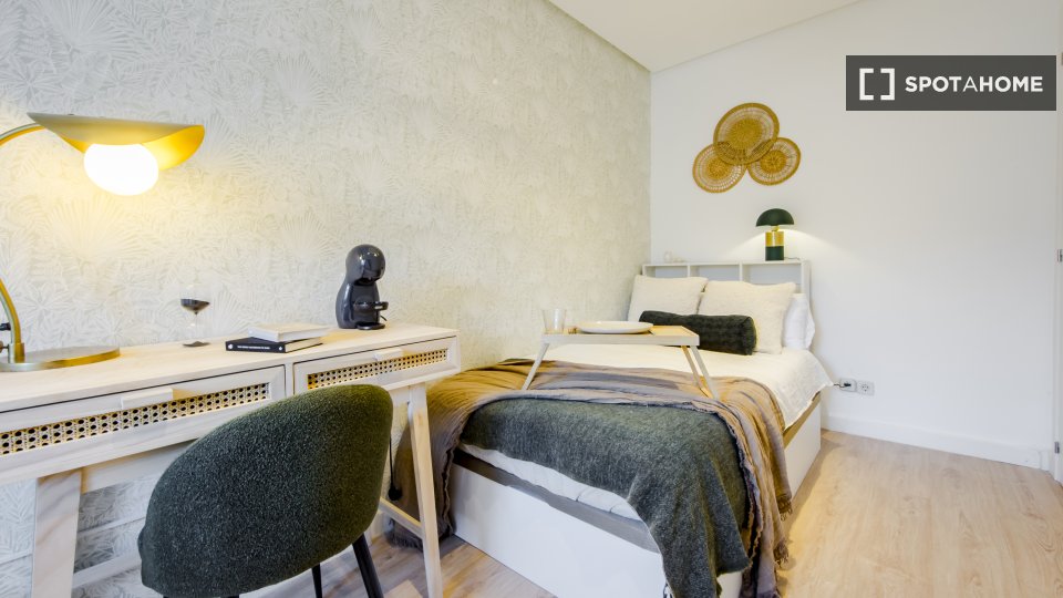 Double room Madrid, 6 beds, 110m² — photo 11