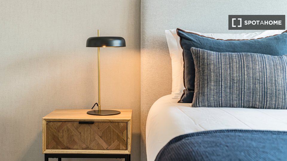 Apartment Lisbon, 2 beds, 74m² — photo 9