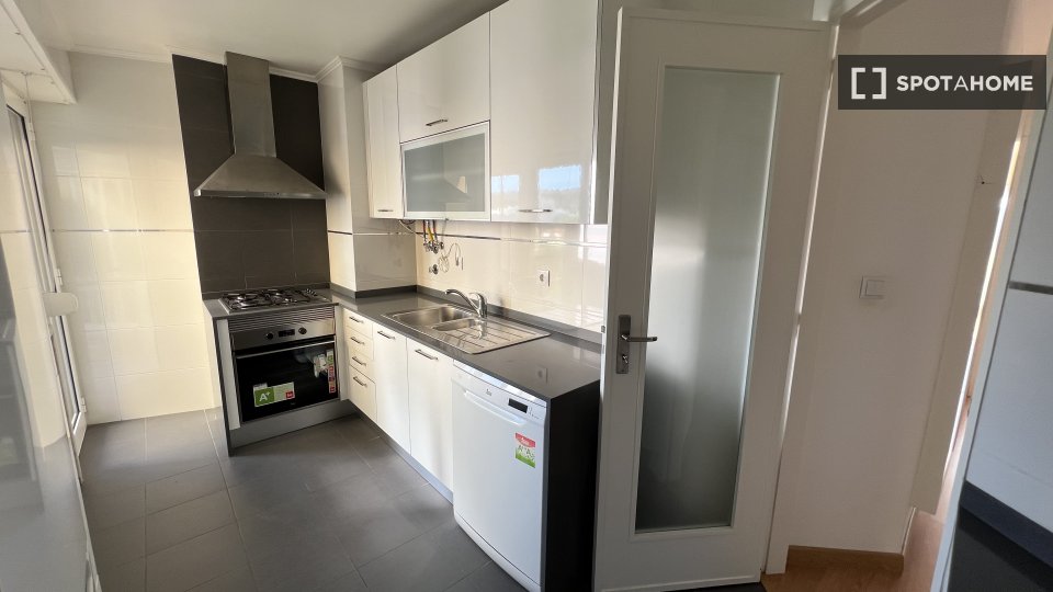 Apartment Lisbon, 1 bed, 79m² — photo 11