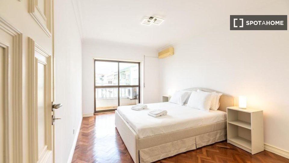 Apartment Lisbon, 2 beds, 90m² — photo 19