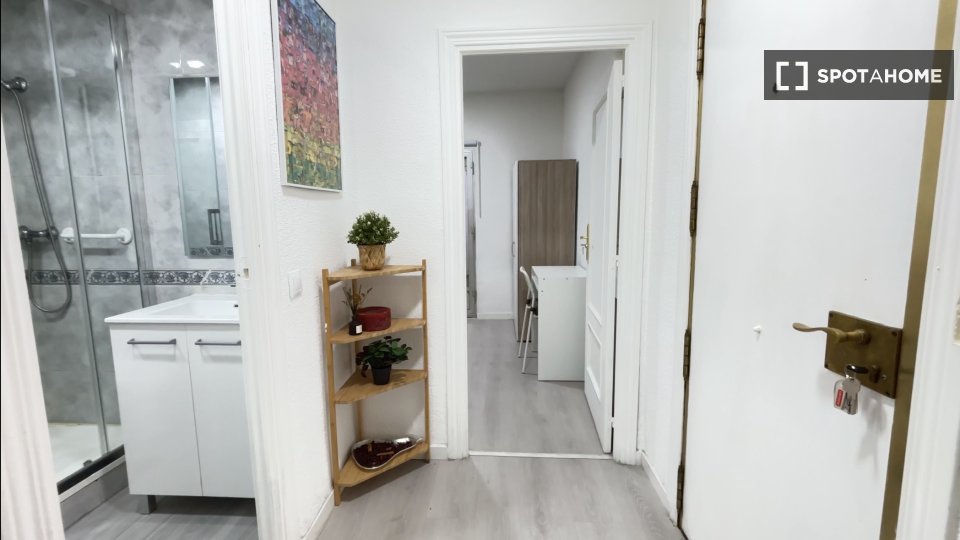 Double room Madrid, 3 beds — photo 3
