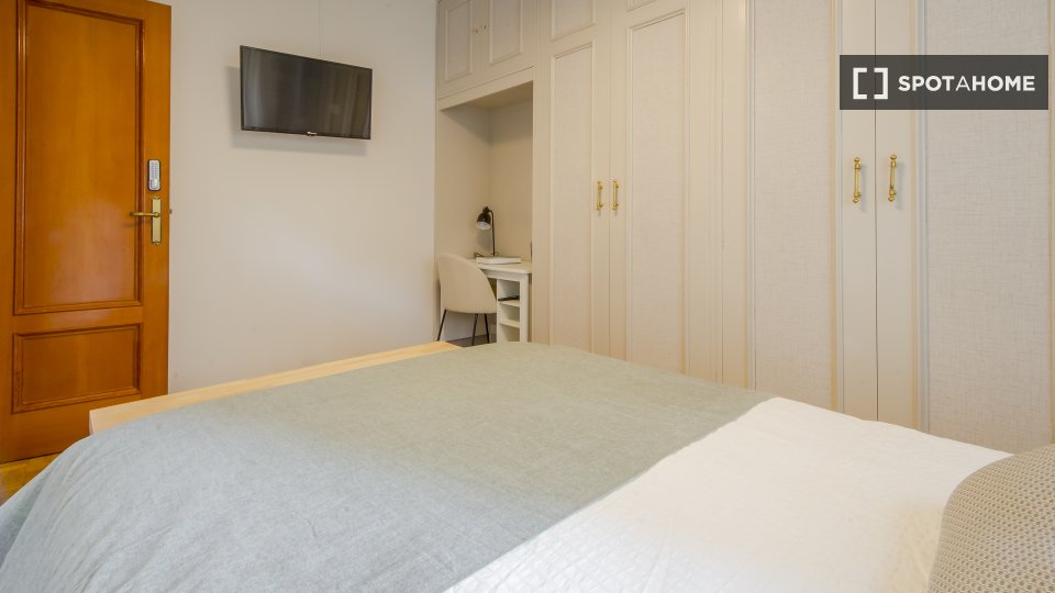 Double room Madrid, 5 beds, 125m² — photo 11