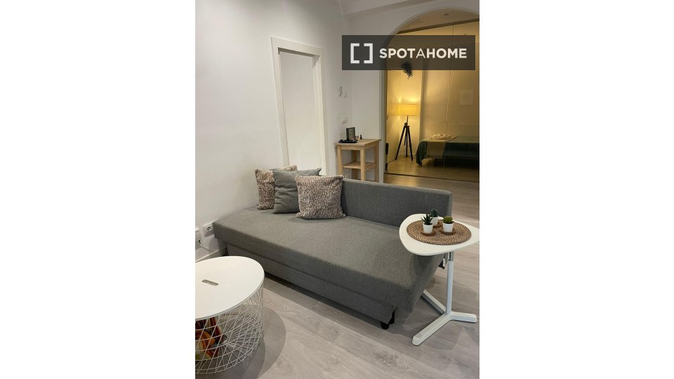Apartment Barcelona, 3 beds, 80m² — photo 2