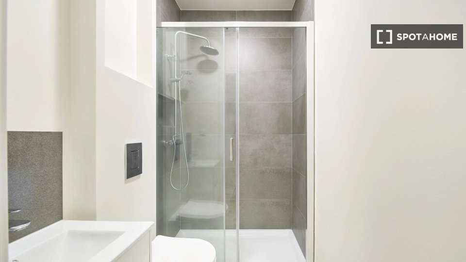 Double room Lisbon, 4 beds — photo 12