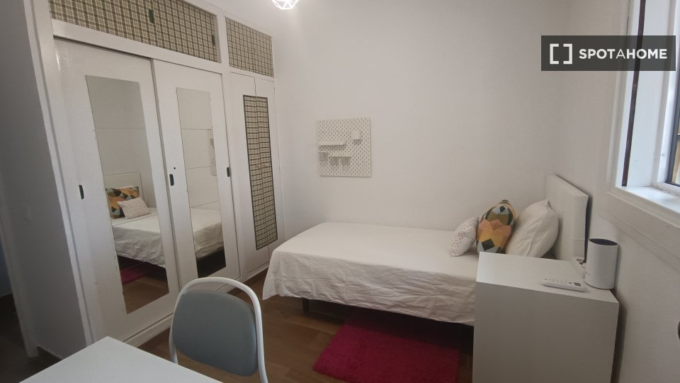 Double room Madrid, 4 beds — photo 16