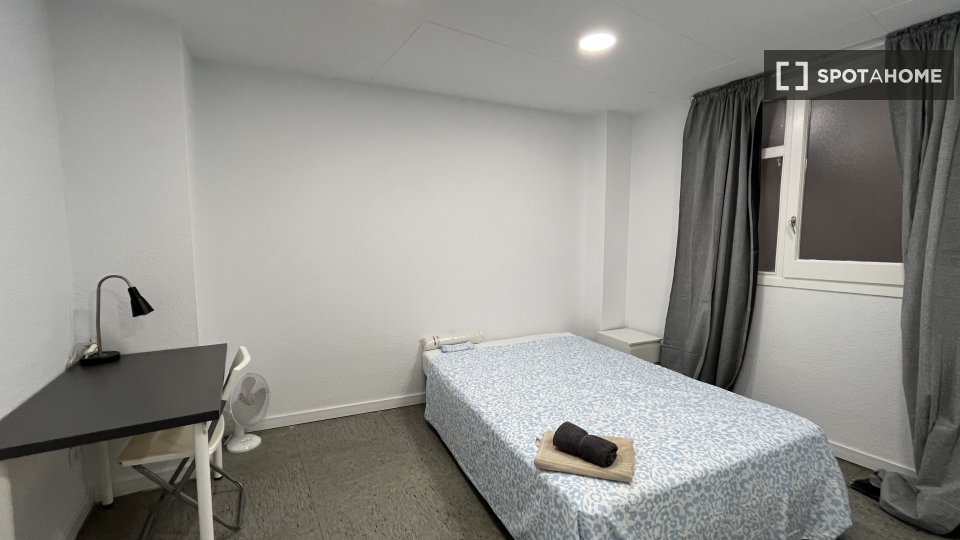 Double room Barcelona, 13 beds, 290m² — photo 11