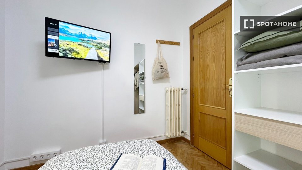 Double room Madrid, 7 beds — photo 15