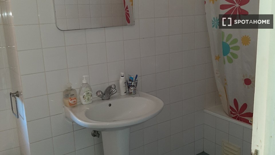 Double room Lisbon, 4 beds — photo 1
