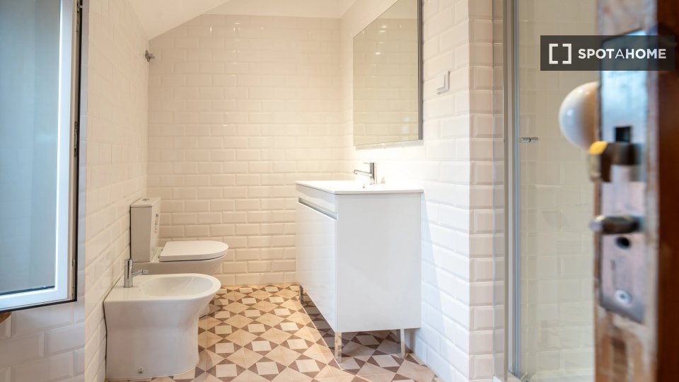 Double room Lisbon, 9 beds — photo 11