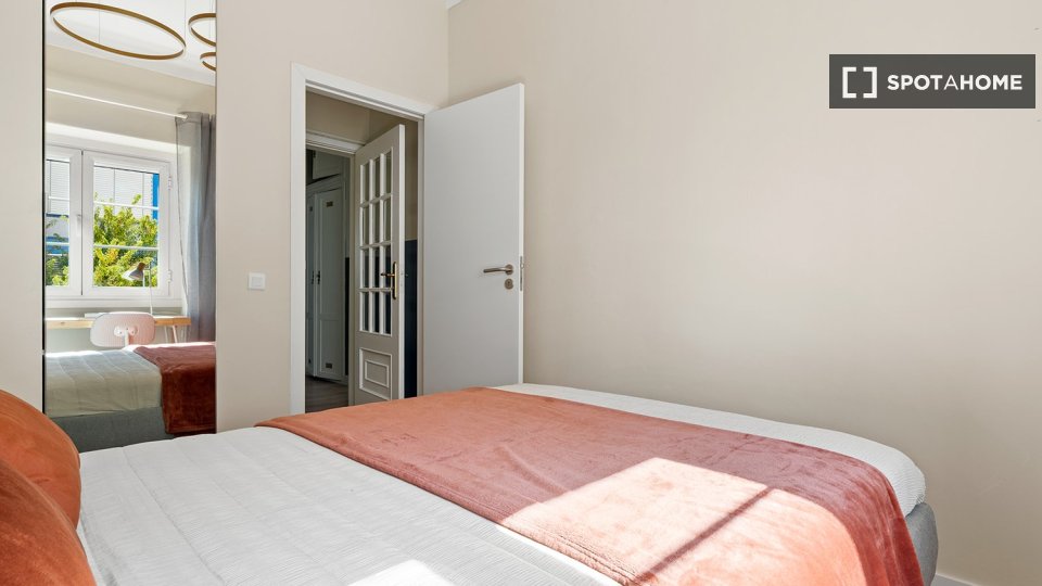Double room Lisbon, 5 beds — photo 46