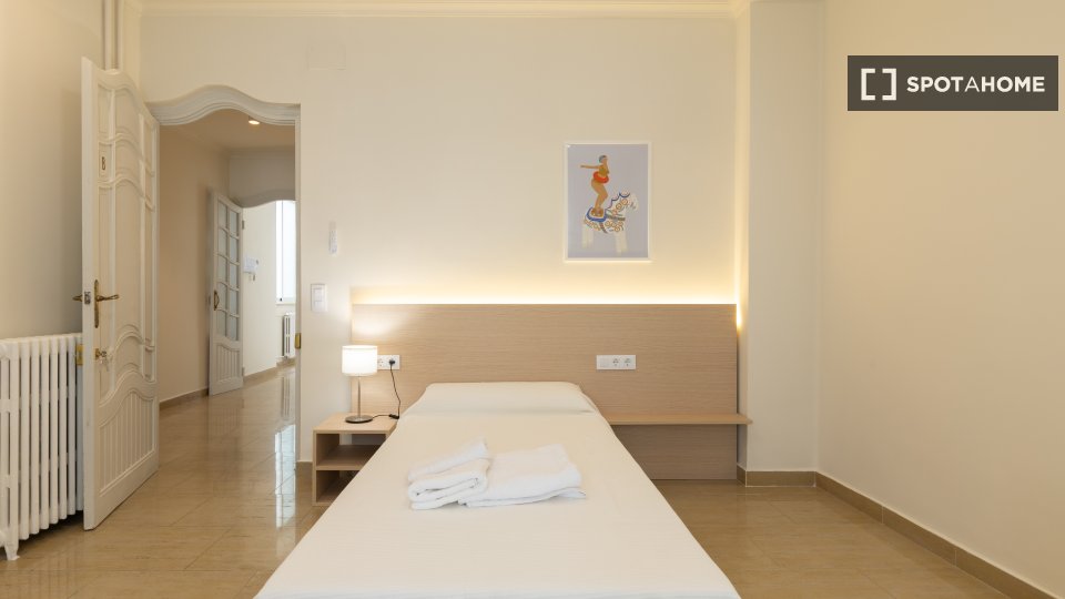 Chambre double Valence, 6 chambres, 100m² — photo 18