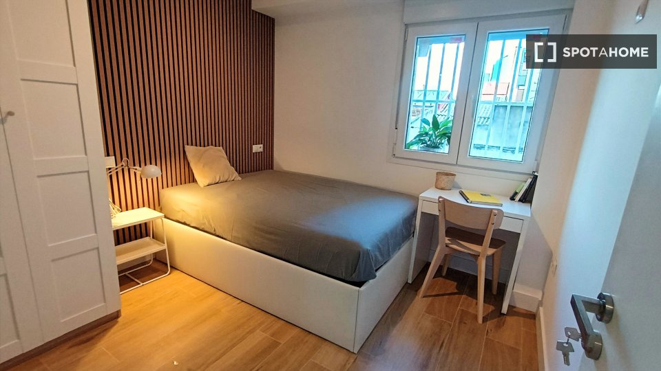 Double room Madrid, 3 beds — photo 2