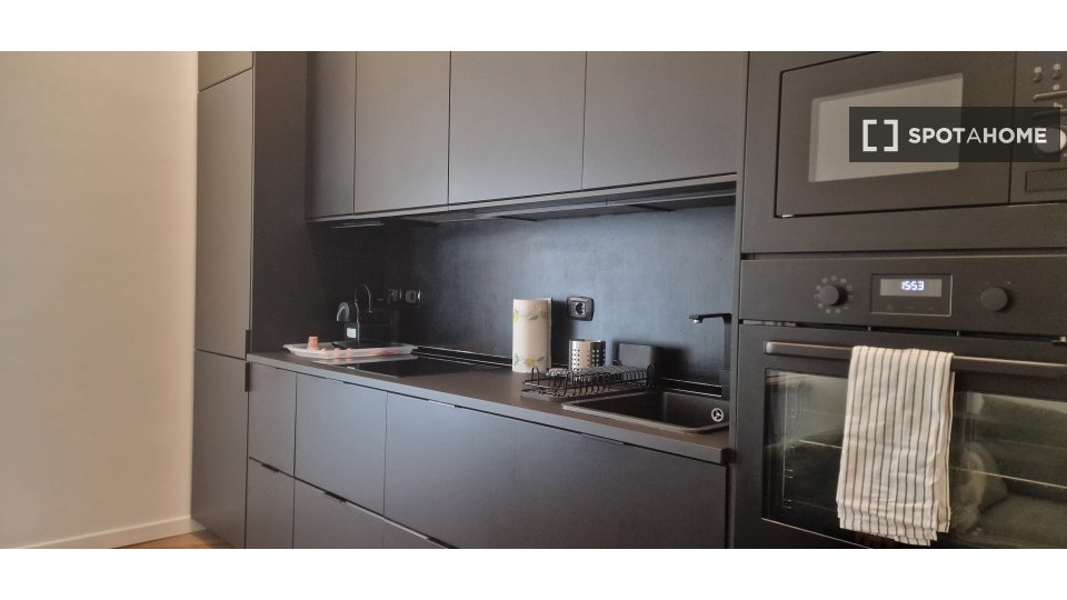 Appartamento con 2 camere da letto in affitto a Centrale, Milano - a Milano