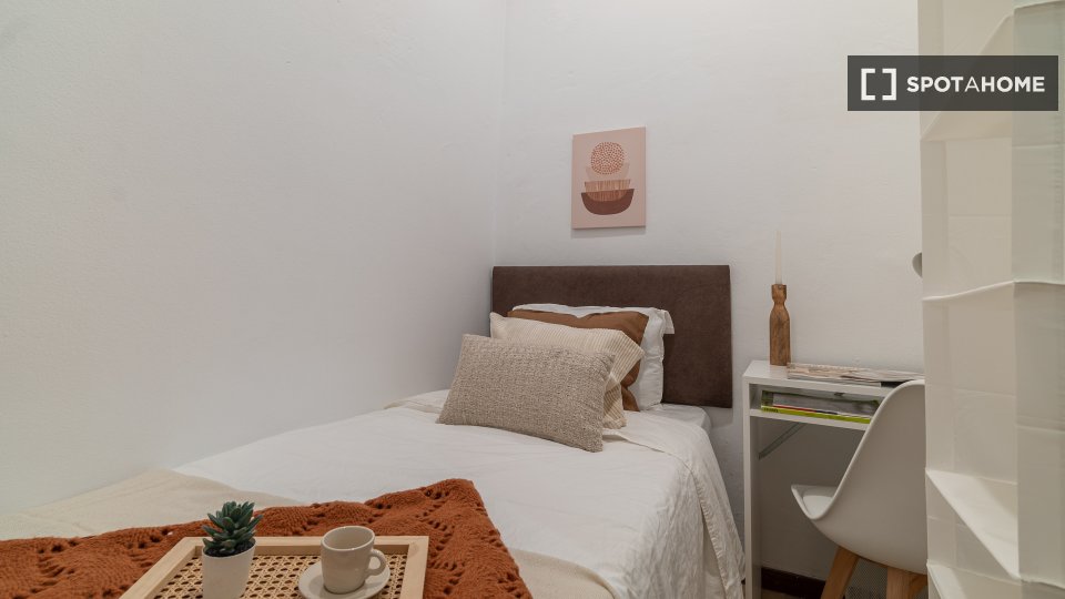 Double room Barcelona, 7 beds, 121m² — photo 15