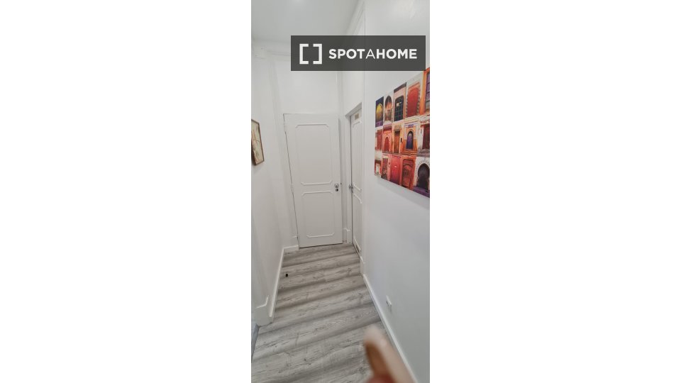 Apartment Lisbon, 2 beds, 50m² — photo 2