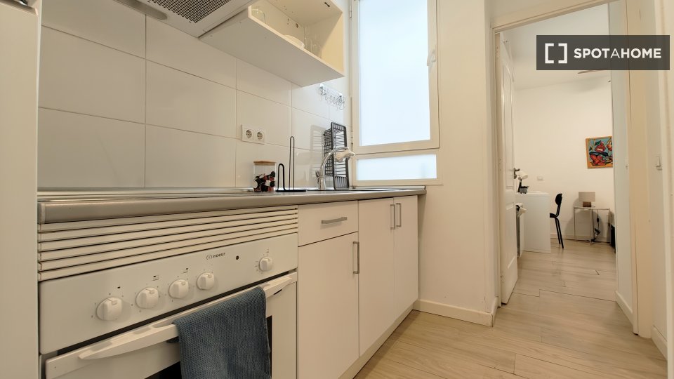 Double room Madrid, 2 beds — photo 4