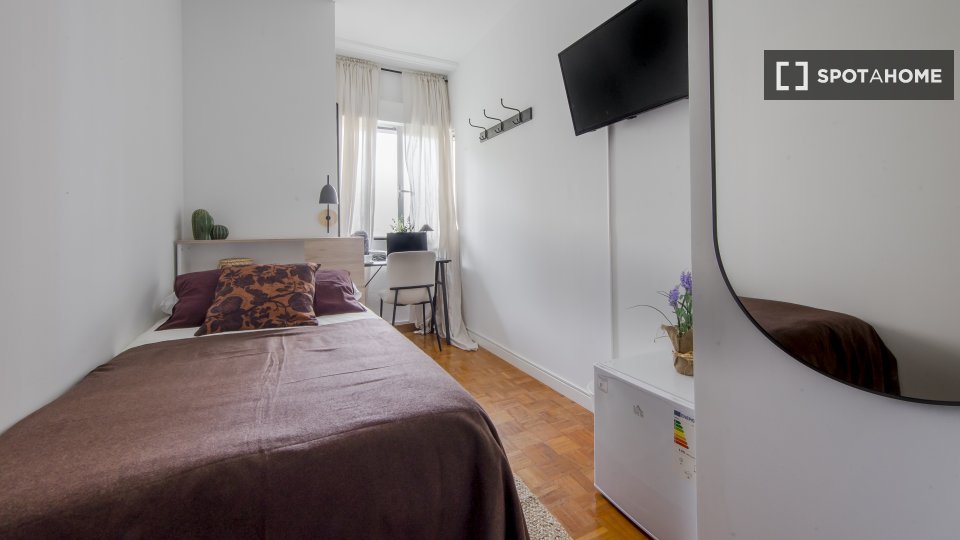 Double room Madrid, 6 beds, 125m² — photo 5