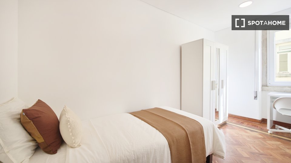 Double room Lisbon, 9 beds — photo 20
