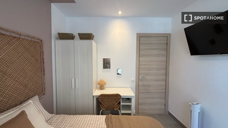 Double room Barcelona, 4 beds, 90m² — photo 9