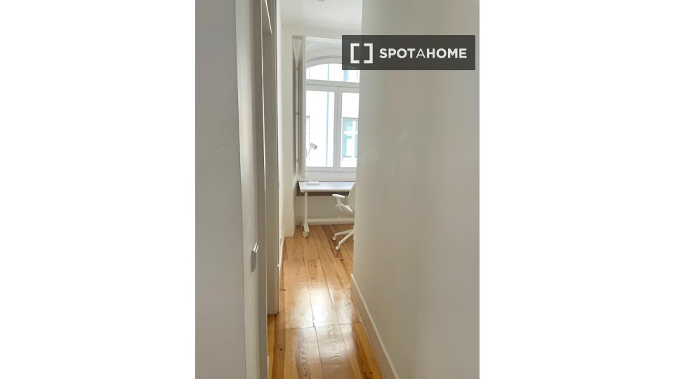 Apartment Lisbon, 2 beds, 104m² — photo 9