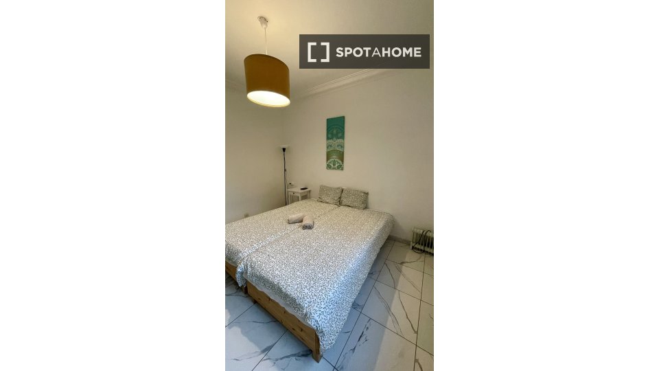 Double room Lisbon, 4 beds, 15m² — photo 7