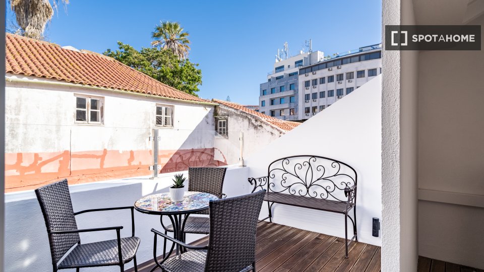 Apartment Lisbon, 2 beds, 126m² — photo 7