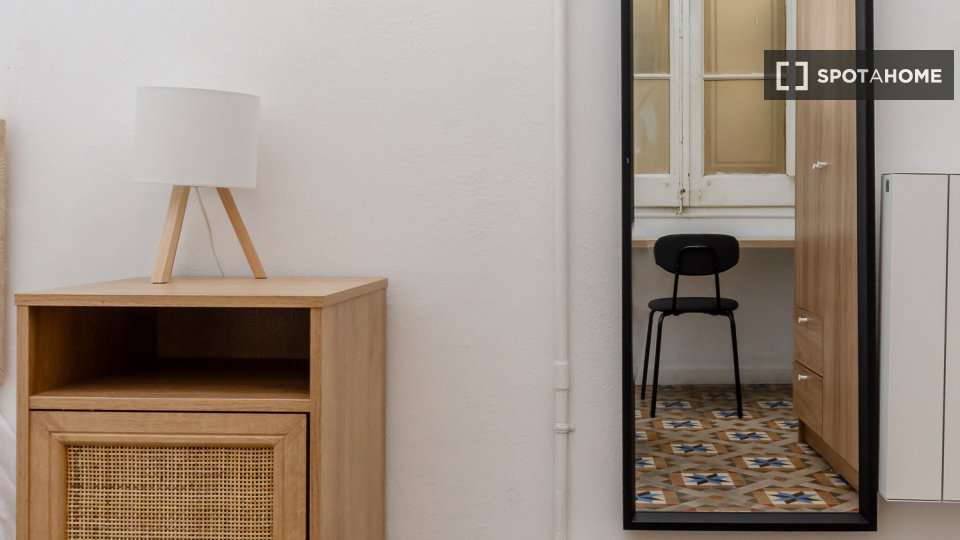 Double room Barcelona, 10 beds, 252m² — photo 12