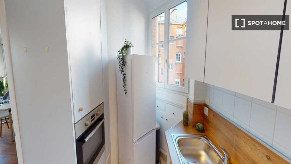 Double room Paris, 5 beds, 110m² — photo 2