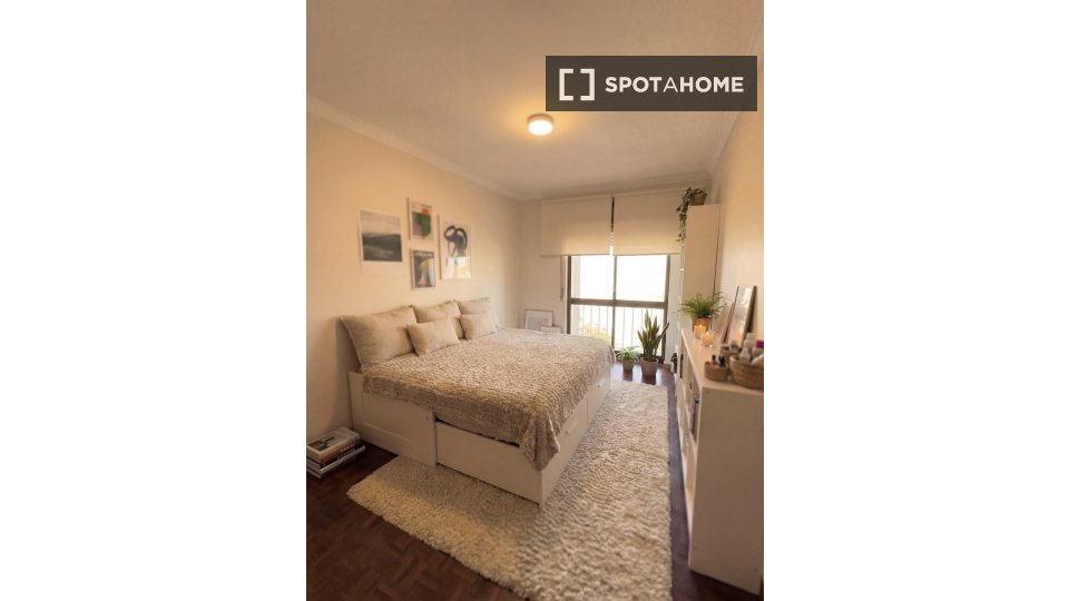 Double room Lisbon, 2 beds, 64m² — photo 1