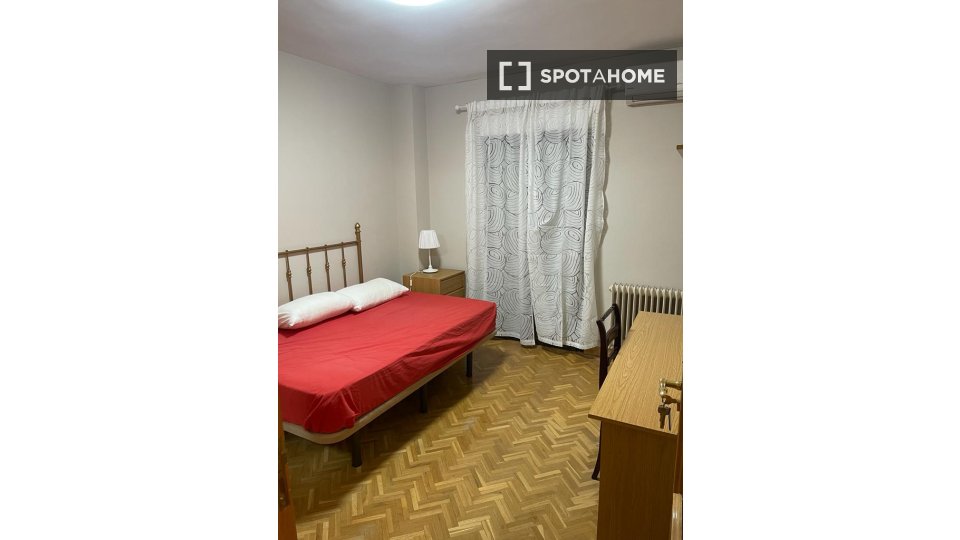 Double room Madrid, 2 beds — photo 8