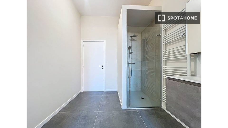 Double room Brussels, 6 beds, 130m² — photo 3