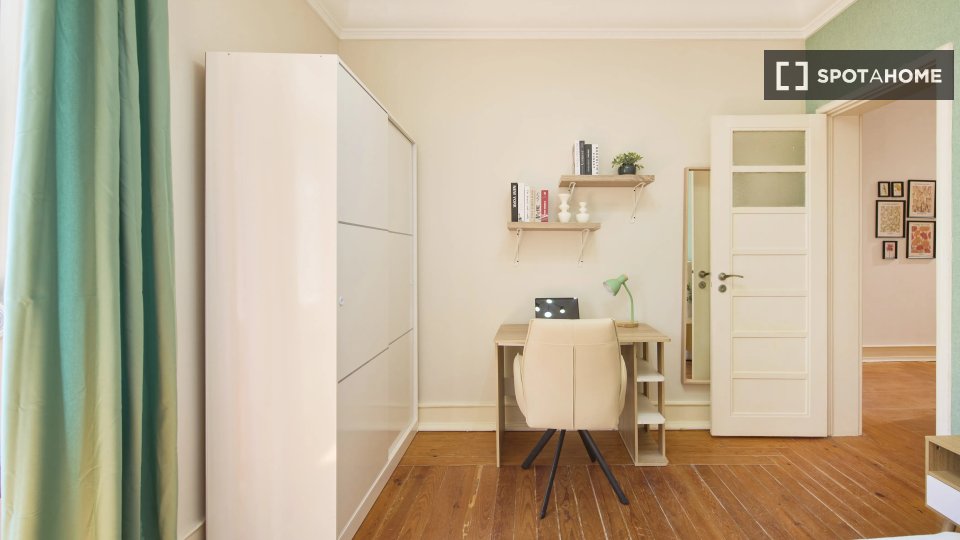 Double room Lisbon, 6 beds — photo 13