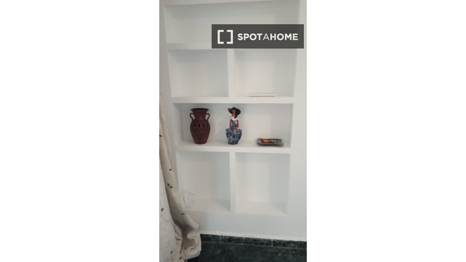 Double room Valencia, 5 beds, 110m² — photo 3