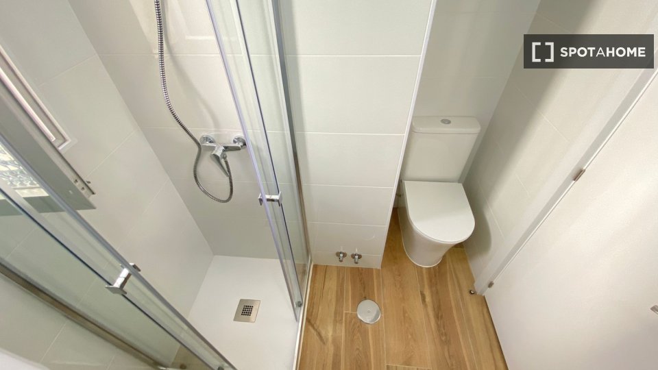 Double room Madrid, 5 beds — photo 1