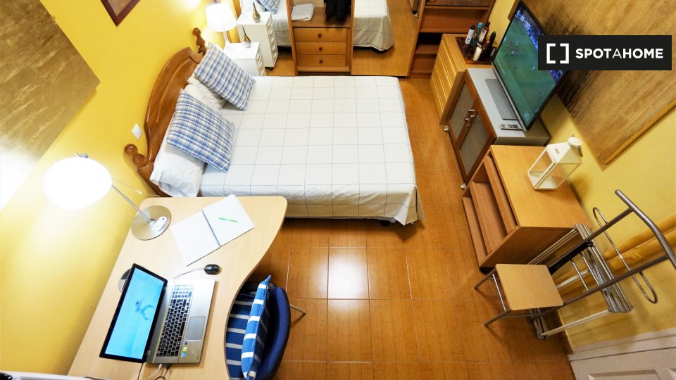 Double room Madrid, 6 beds, 300m² — photo 3