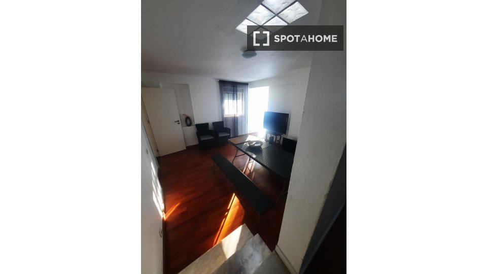 Double room Lisbon, 5 beds — photo 11