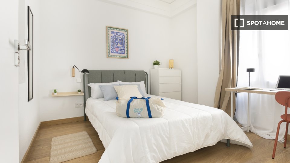 Double room Madrid, 7 beds — photo 22