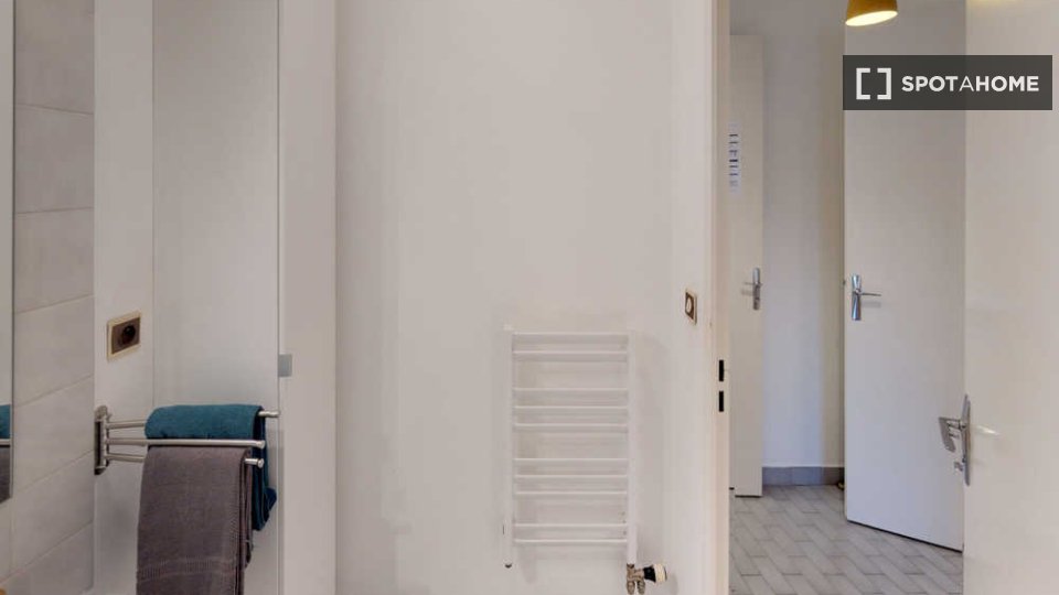 Double room Lyon, 3 beds, 70m² — photo 11