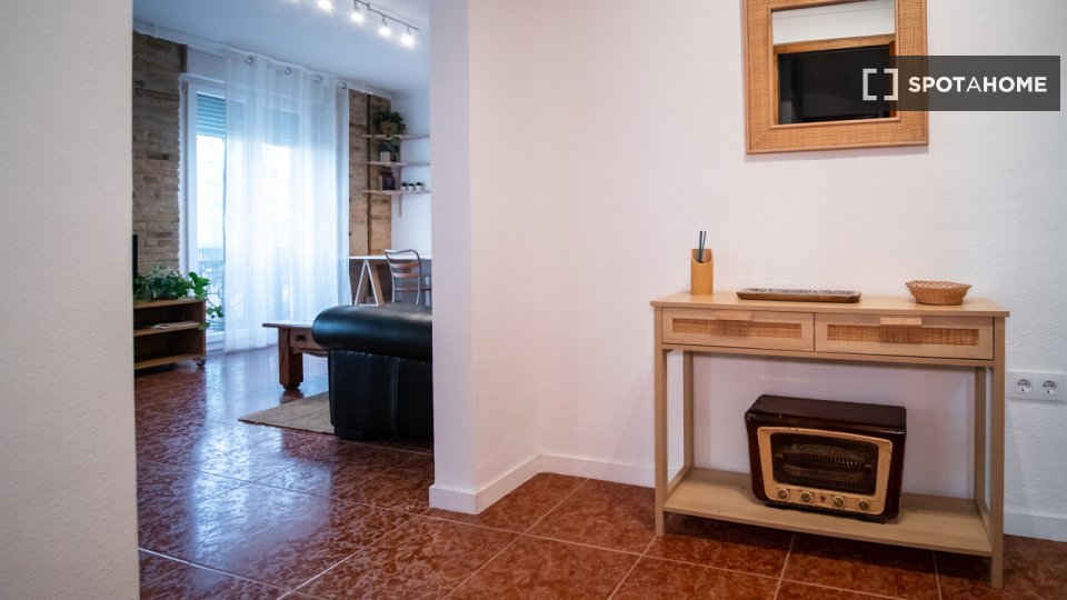 Apartment Valencia, 3 beds, 70m² — photo 1