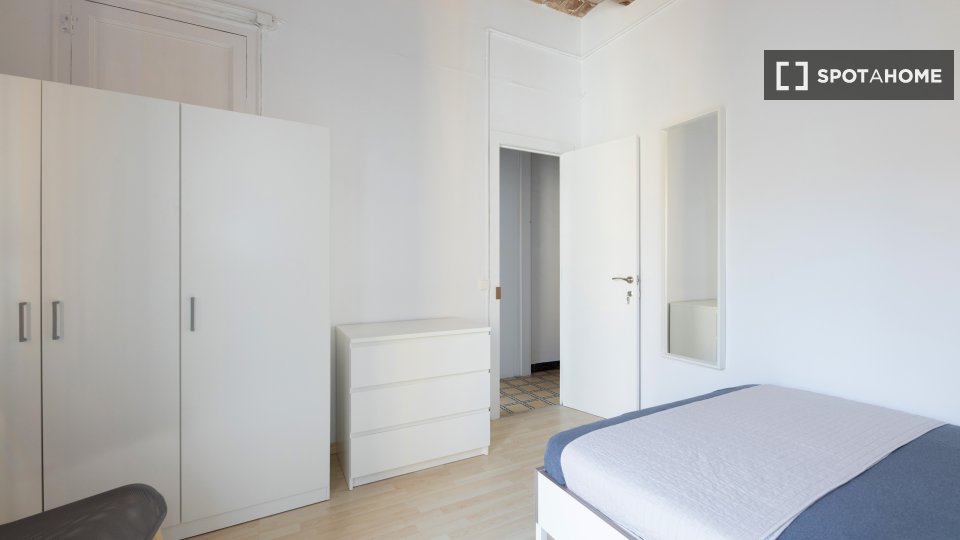 Double room Barcelona, 4 beds, 75m² — photo 10