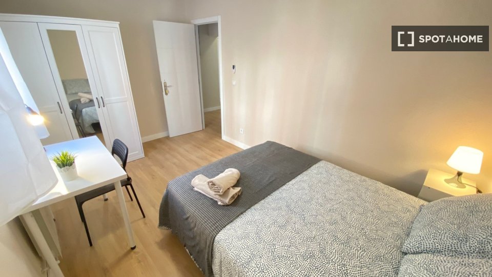 Double room Madrid, 5 beds — photo 9