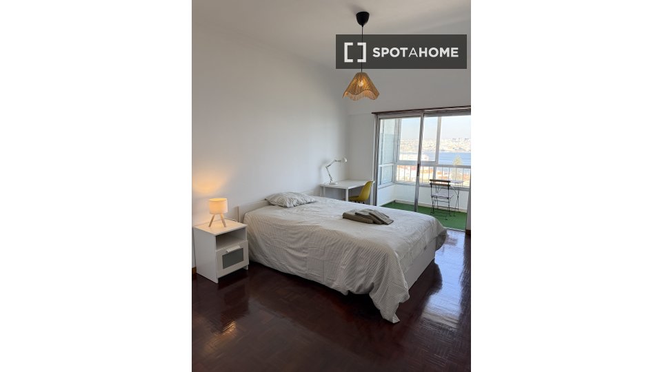 Double room Lisbon, 4 beds, 124m² — photo 14