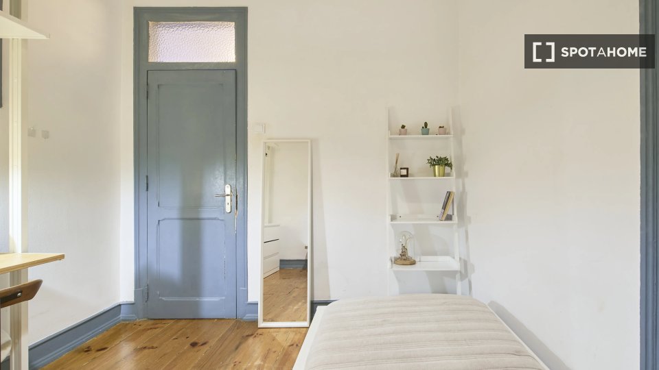 Double room Lisbon, 4 beds — photo 3